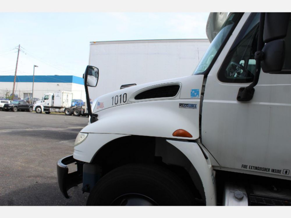2013 Int'l Diesel 6x4 Automatic Box Truck