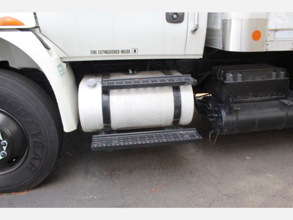 2013 Int'l Diesel 6x4 Automatic Box Truck
