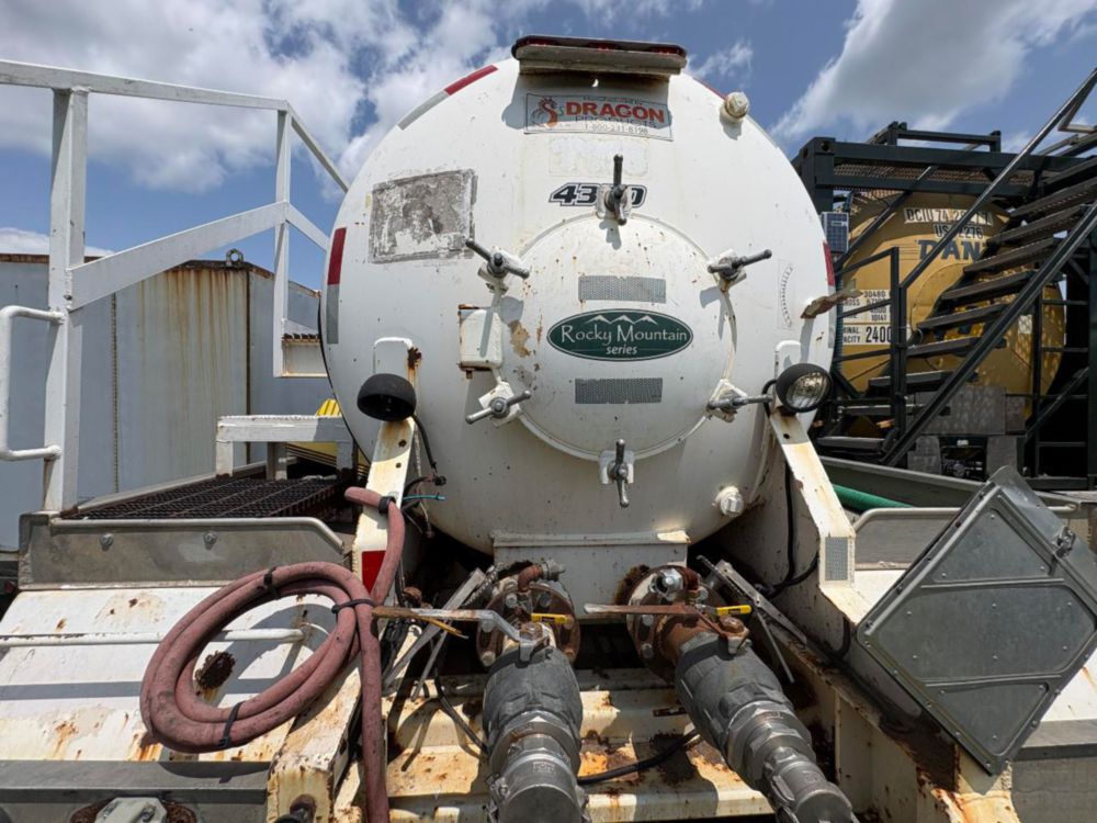 2012 Dragon 130 BBL Vacuum Trailer