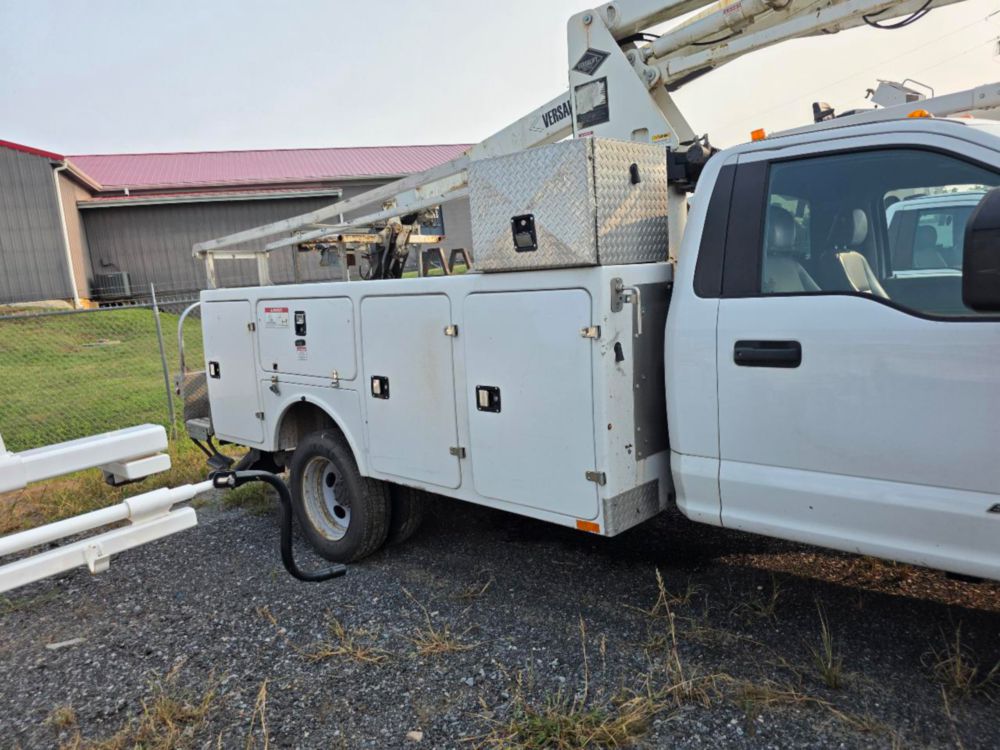 2017 Ford F-550 4x2 Versalift STP-36-NE Cable Placer Truck