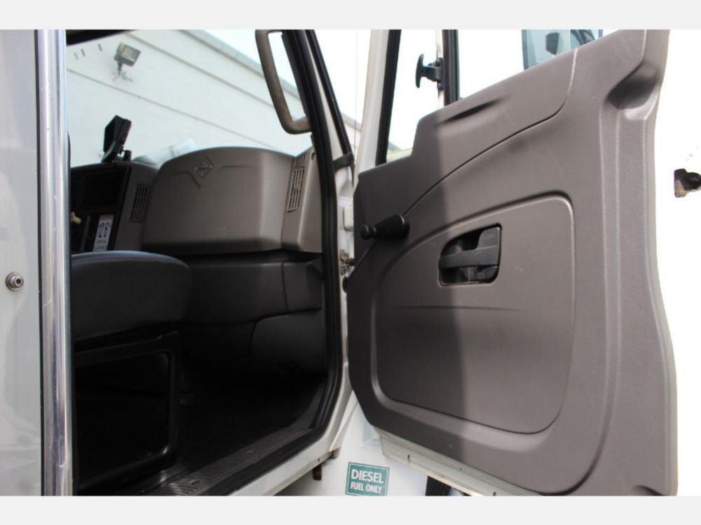 2013 Int'l Diesel 6x4 Automatic Box Truck