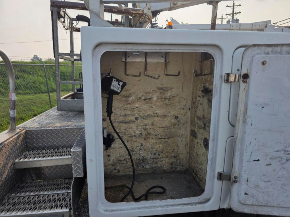 2017 Ford F-550 4x2 Versalift STP-36-NE Cable Placer Truck