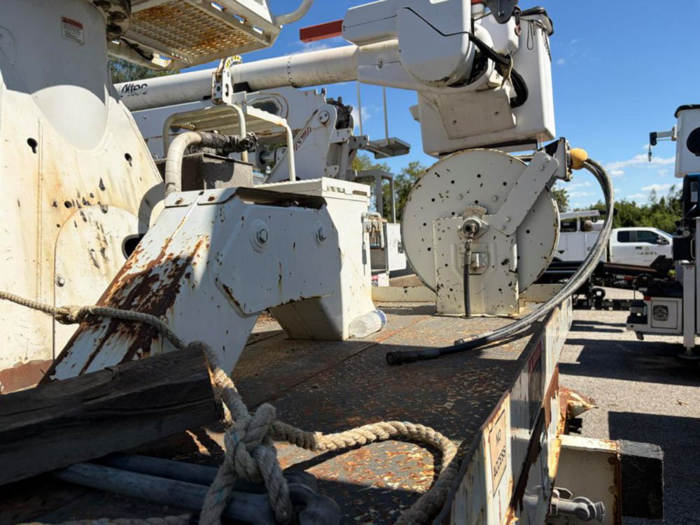 2011 Digger Derrick