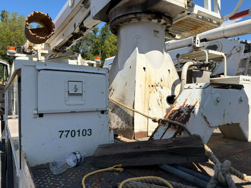 2011 Digger Derrick