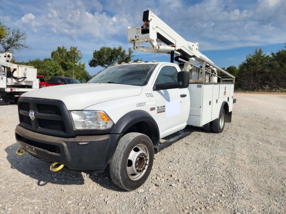 2017 Dodge Ram 5500 4x4 Versalift SST-40EIH-01 Bucket Truck