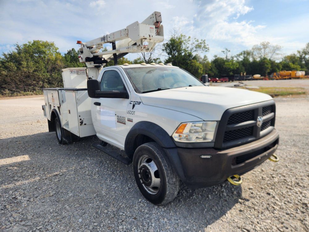 2017 Dodge Ram 5500 4x4 Versalift SST-40EIH-01 Bucket Truck