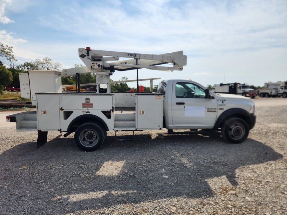 2017 Dodge Ram 5500 4x4 Versalift SST-40EIH-01 Bucket Truck