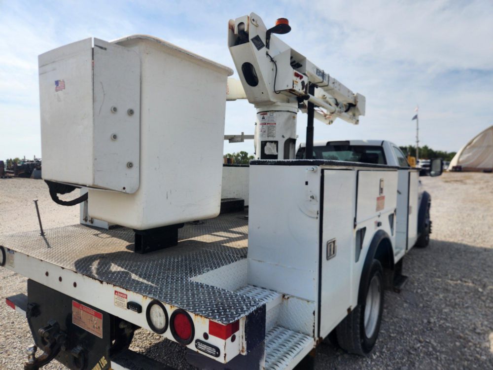 2017 Dodge Ram 5500 4x4 Versalift SST-40EIH-01 Bucket Truck