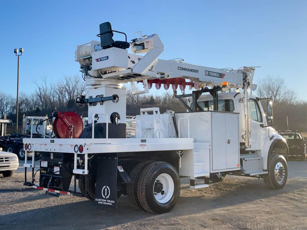 Terex Utilities Commander 4047 Digger Derrick on 2026 Freightliner M2106 4x4