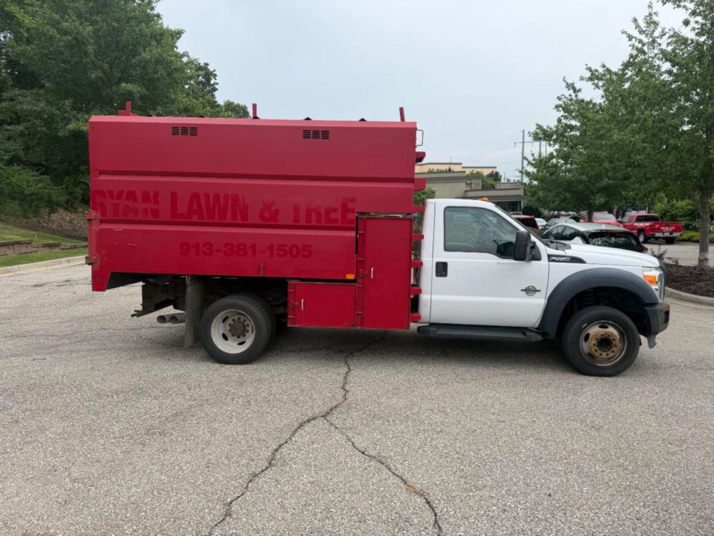 2016 Ford F-550 4x2 Southco Chipper Truck