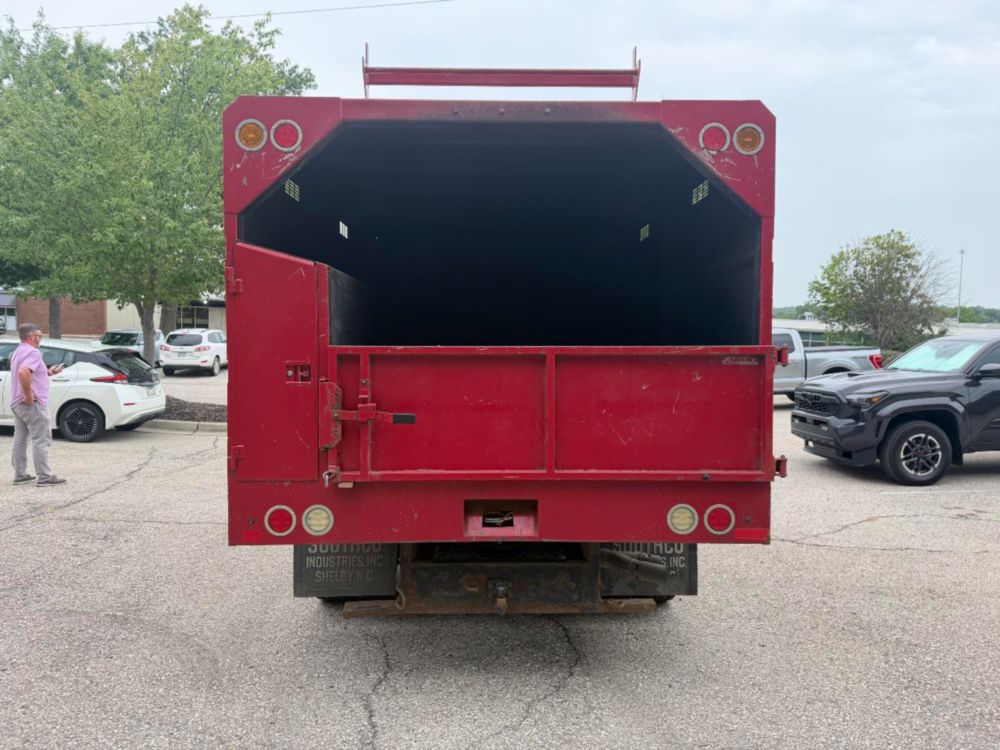 2016 Ford F-550 4x2 Southco Chipper Truck