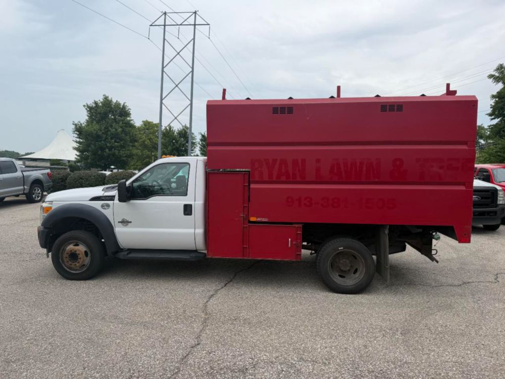 2016 Ford F-550 4x2 Southco Chipper Truck