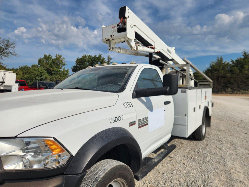 2017 Dodge Ram 5500 4x4 Versalift SST-40EIH-01 Bucket Truck