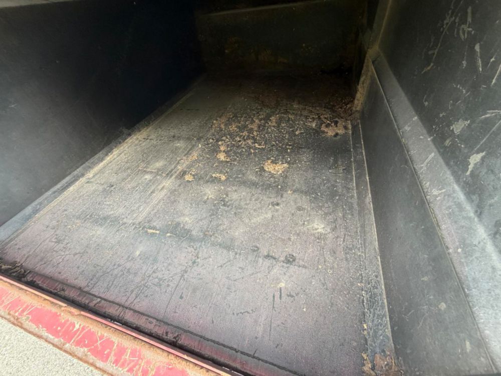 2016 Ford F-550 4x2 Southco Chipper Truck