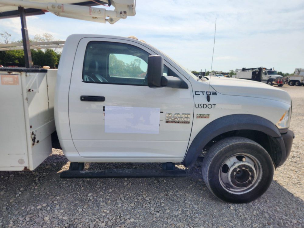 2017 Dodge Ram 5500 4x4 Versalift SST-40EIH-01 Bucket Truck