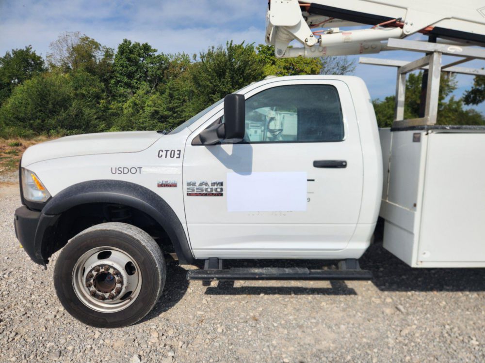 2017 Dodge Ram 5500 4x4 Versalift SST-40EIH-01 Bucket Truck