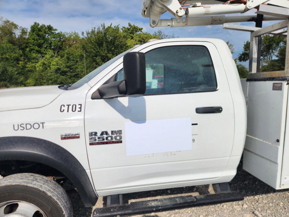 2017 Dodge Ram 5500 4x4 Versalift SST-40EIH-01 Bucket Truck