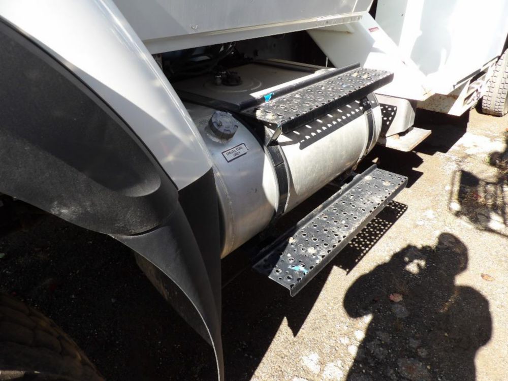 2011 International 7400 Terex Bucket Truck RMX75 