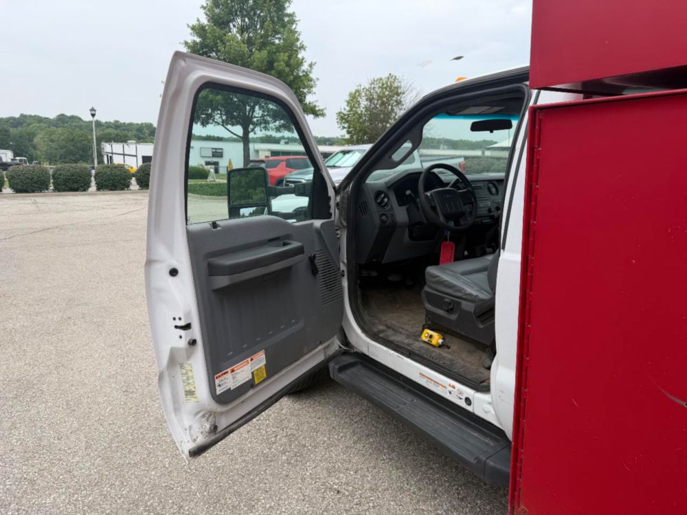 2016 Ford F-550 4x2 Southco Chipper Truck