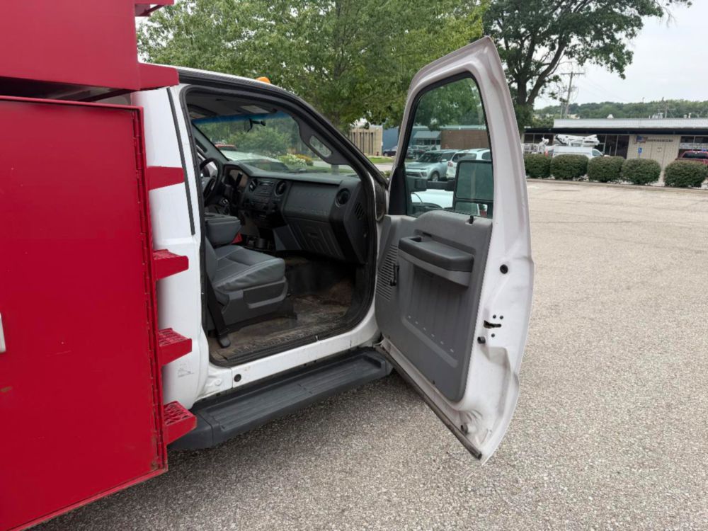 2016 Ford F-550 4x2 Southco Chipper Truck