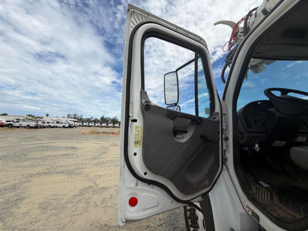 2016 Freightliner M2 4x4 Terex Commander 4047 Digger Derrick Truck