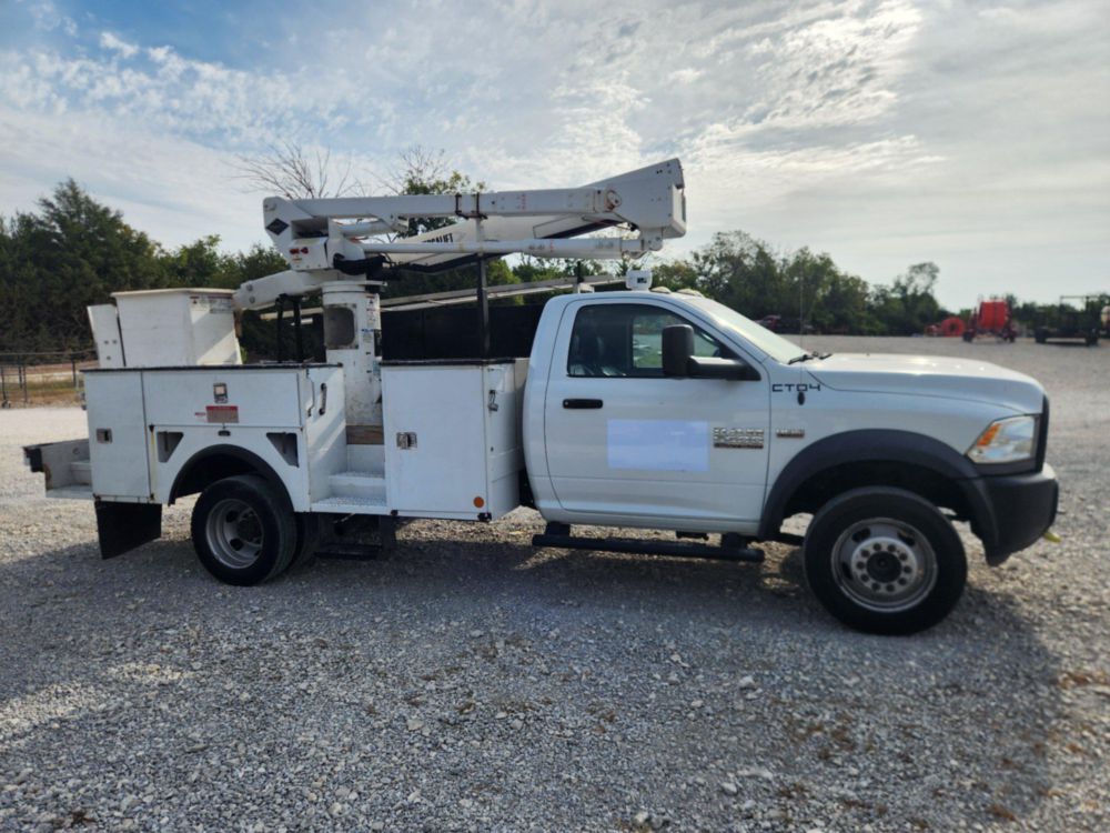 2017 Dodge Ram 5500 4x4 Versalift SST-40EIH-01 Bucket Truck
