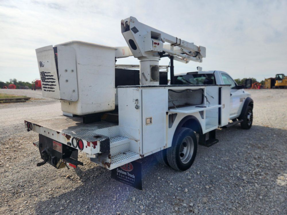 2017 Dodge Ram 5500 4x4 Versalift SST-40EIH-01 Bucket Truck