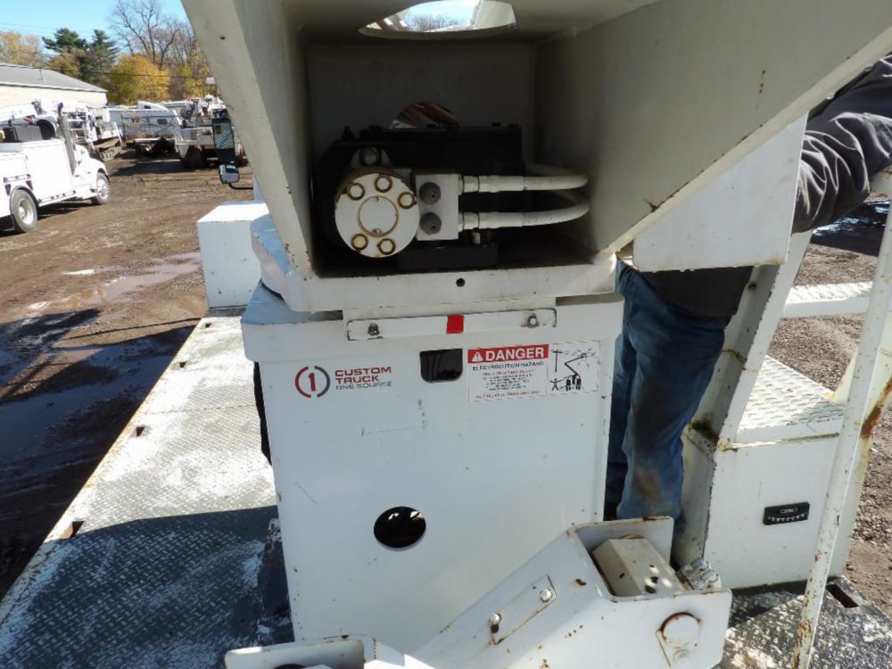 2011 International 7400 Terex Bucket Truck RMX75 