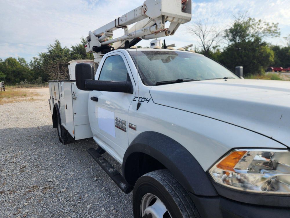 2017 Dodge Ram 5500 4x4 Versalift SST-40EIH-01 Bucket Truck