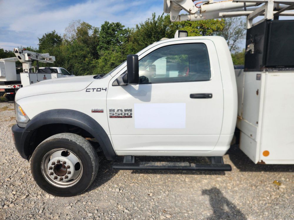 2017 Dodge Ram 5500 4x4 Versalift SST-40EIH-01 Bucket Truck