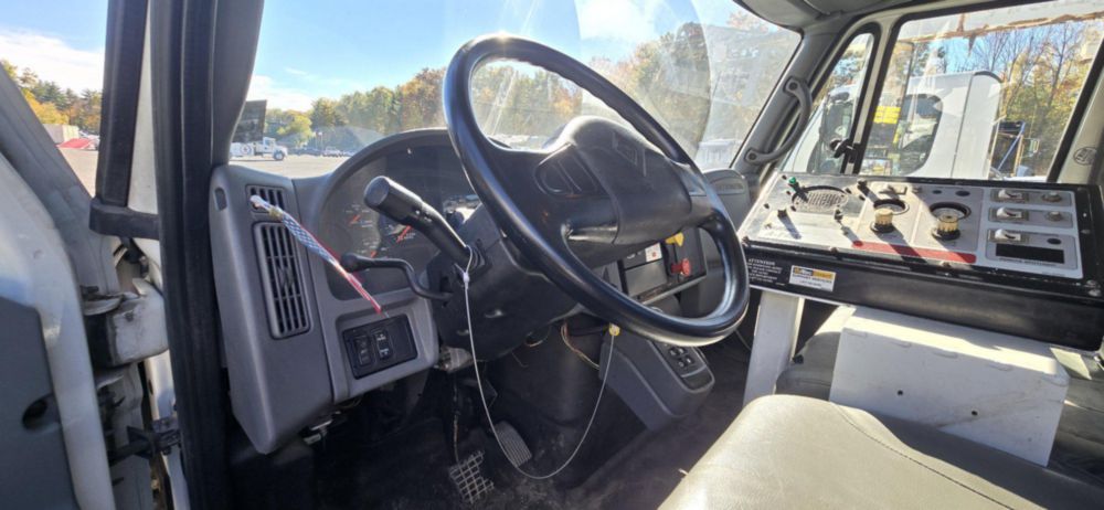 2007 Int'l 4300 Altec T40C Cable Placer Truck