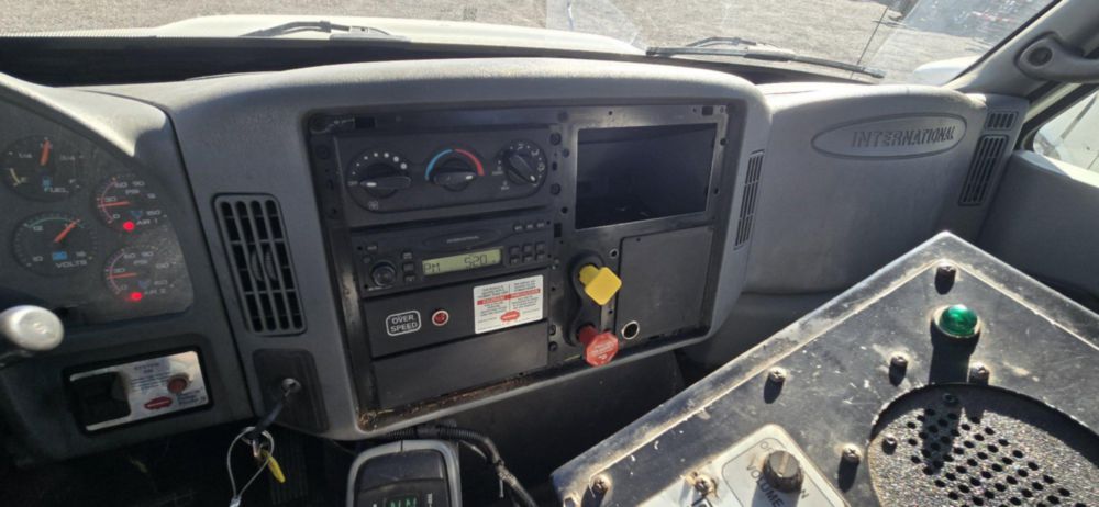 2007 Int'l 4300 Altec T40C Cable Placer Truck