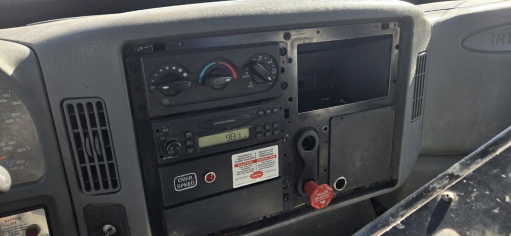 2007 Int'l 4300 Altec T40C Cable Placer Truck