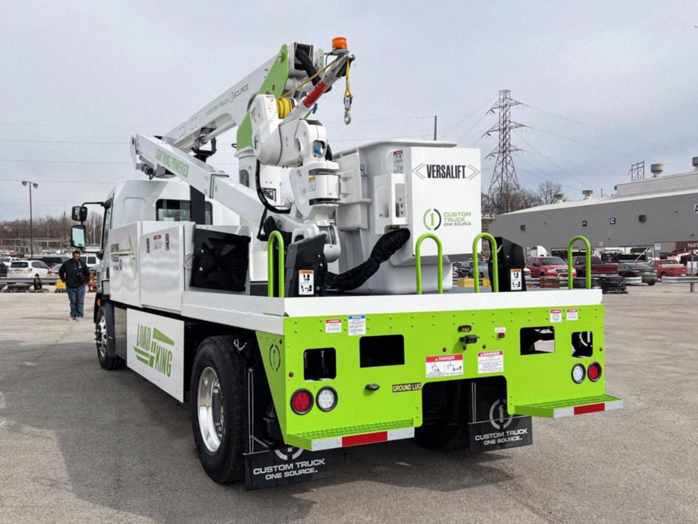 2022 Peterbilt 220 EV 4x2 Versalift VST-52-MHI Bucket Truck