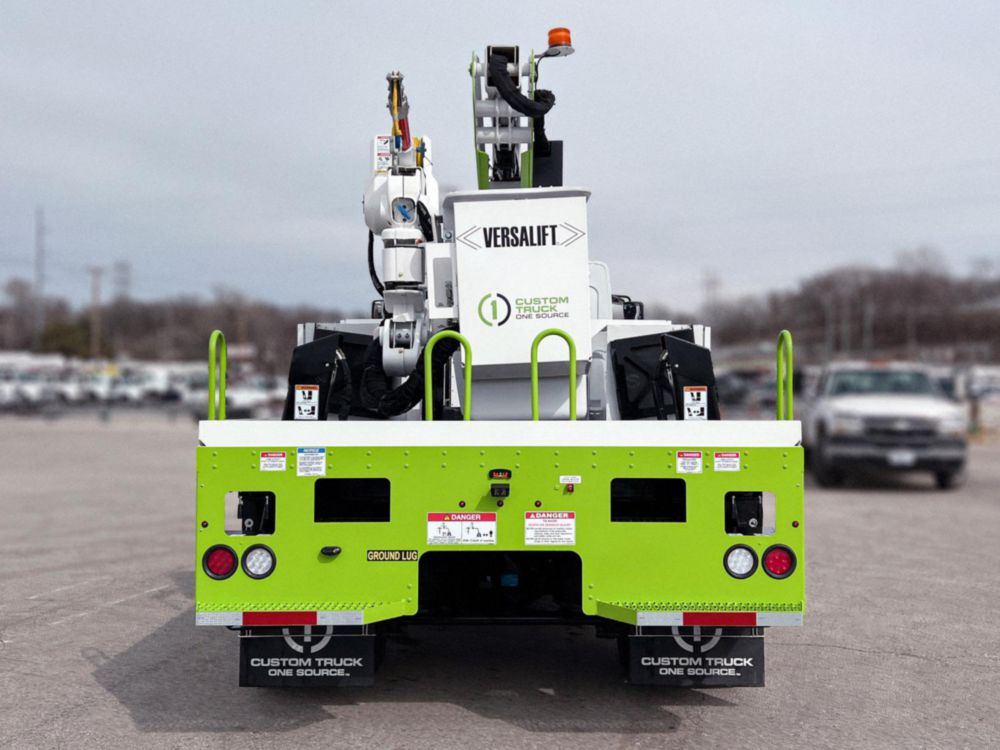 2022 Peterbilt 220 EV 4x2 Versalift VST-52-MHI Bucket Truck