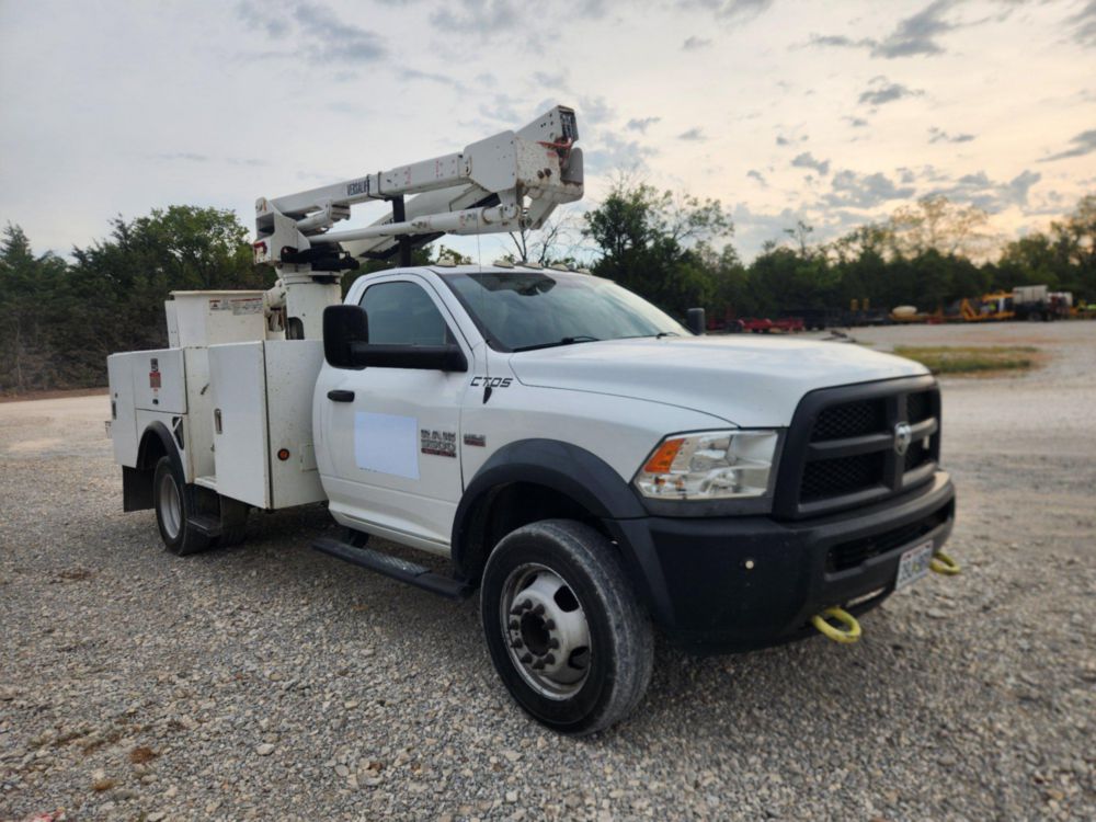 2017 Dodge Ram 5500 4x4 Versalift SST-40EIH-01 Bucket Truck