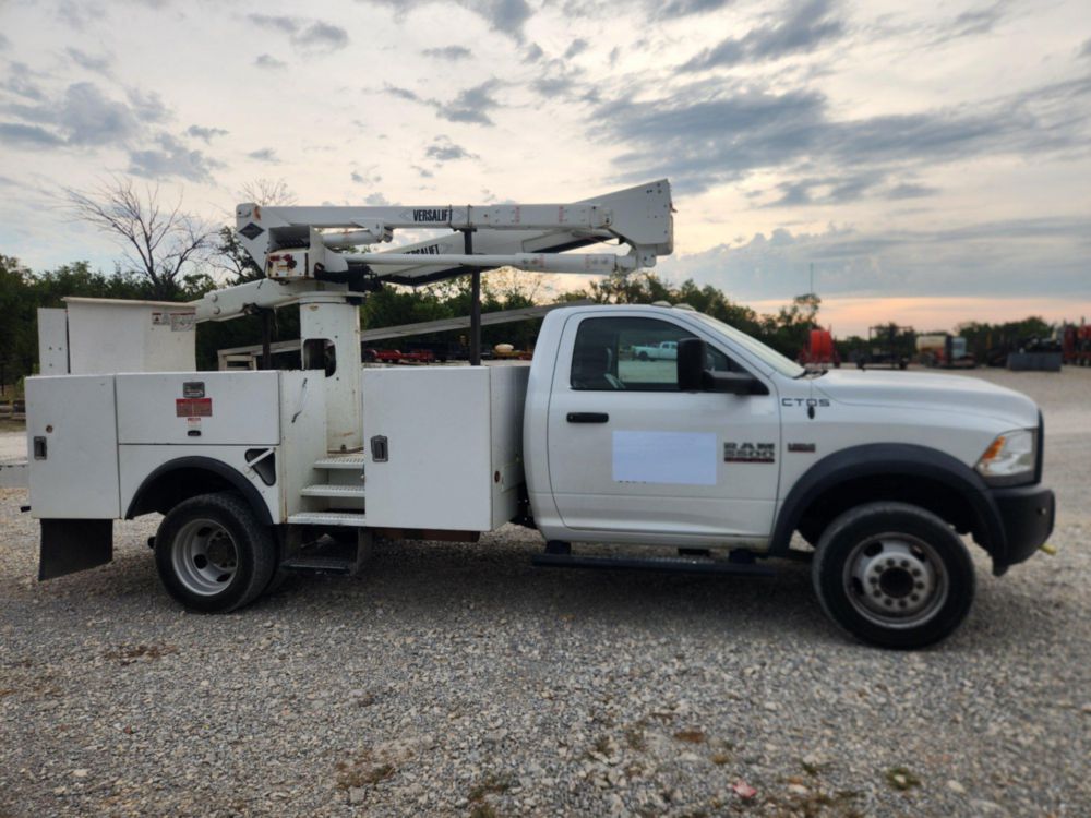 2017 Dodge Ram 5500 4x4 Versalift SST-40EIH-01 Bucket Truck