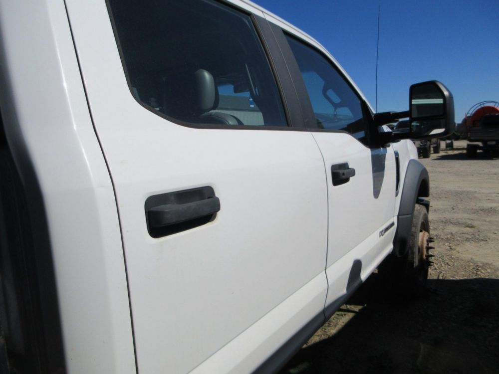 2019 Ford F-550 Diesel 4x4 Crew Cab Flatbed Truck