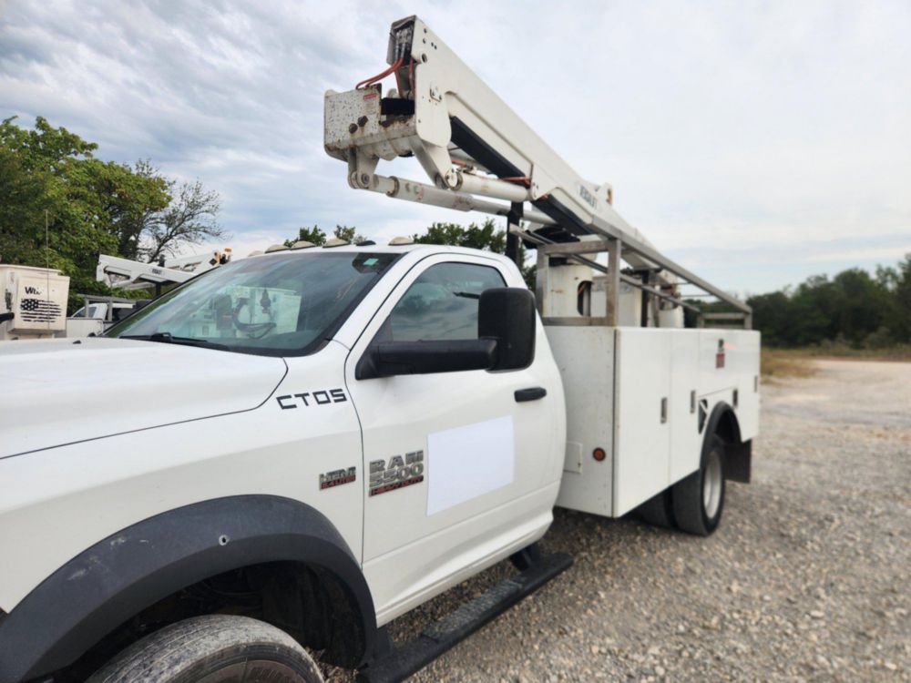 2017 Dodge Ram 5500 4x4 Versalift SST-40EIH-01 Bucket Truck