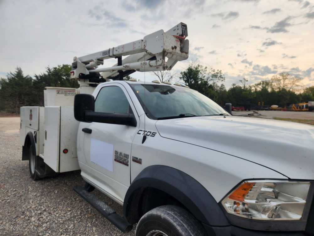 2017 Dodge Ram 5500 4x4 Versalift SST-40EIH-01 Bucket Truck