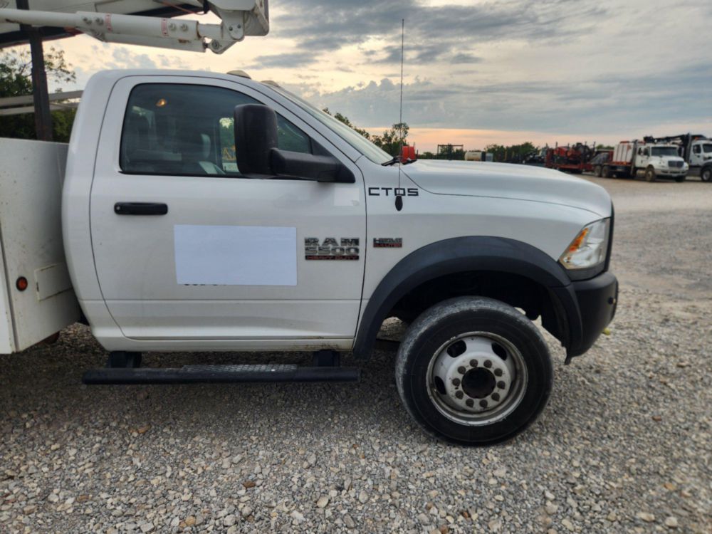 2017 Dodge Ram 5500 4x4 Versalift SST-40EIH-01 Bucket Truck