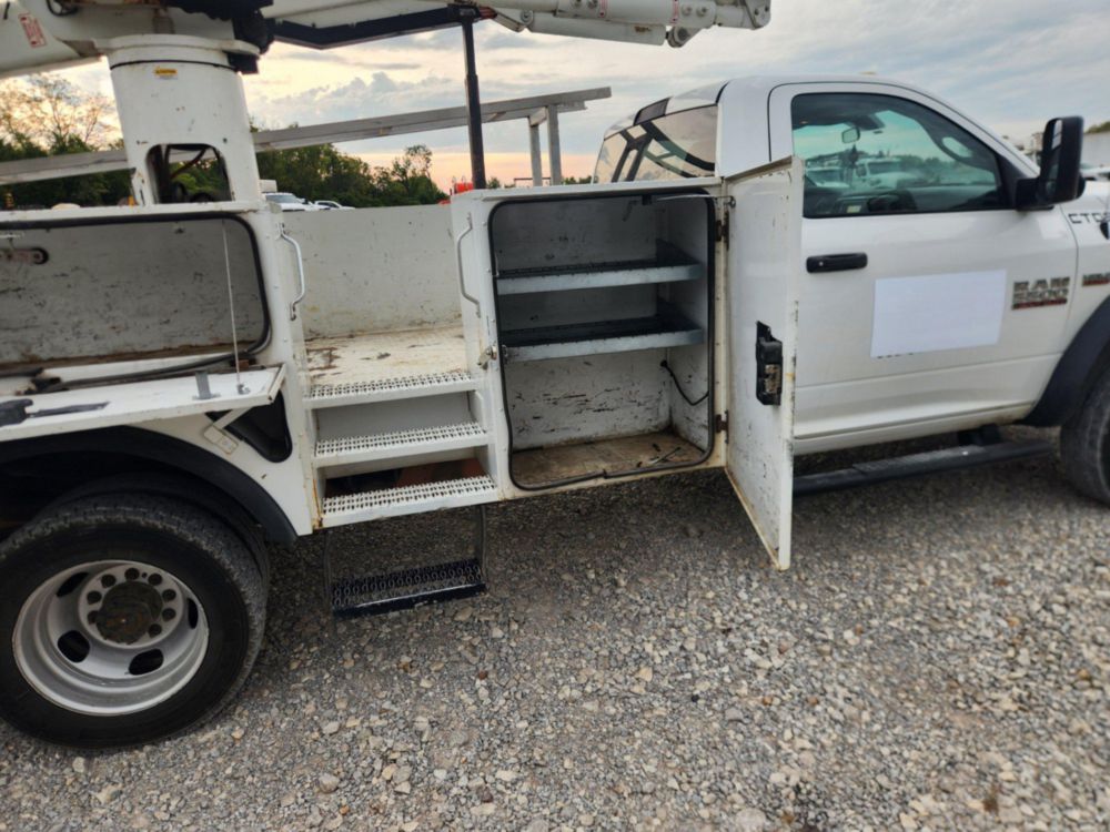 2017 Dodge Ram 5500 4x4 Versalift SST-40EIH-01 Bucket Truck