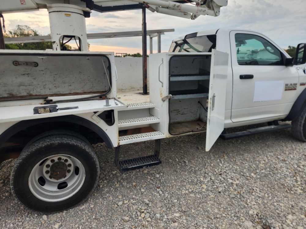 2017 Dodge Ram 5500 4x4 Versalift SST-40EIH-01 Bucket Truck