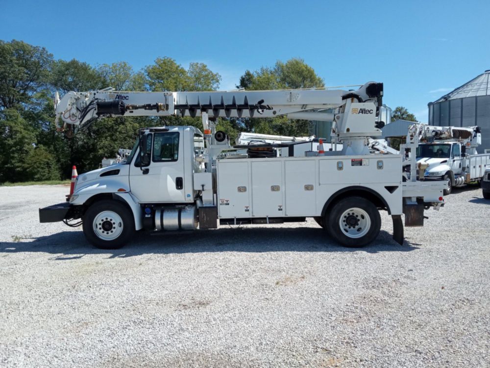 2017 Digger Derrick