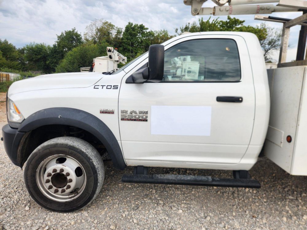 2017 Dodge Ram 5500 4x4 Versalift SST-40EIH-01 Bucket Truck