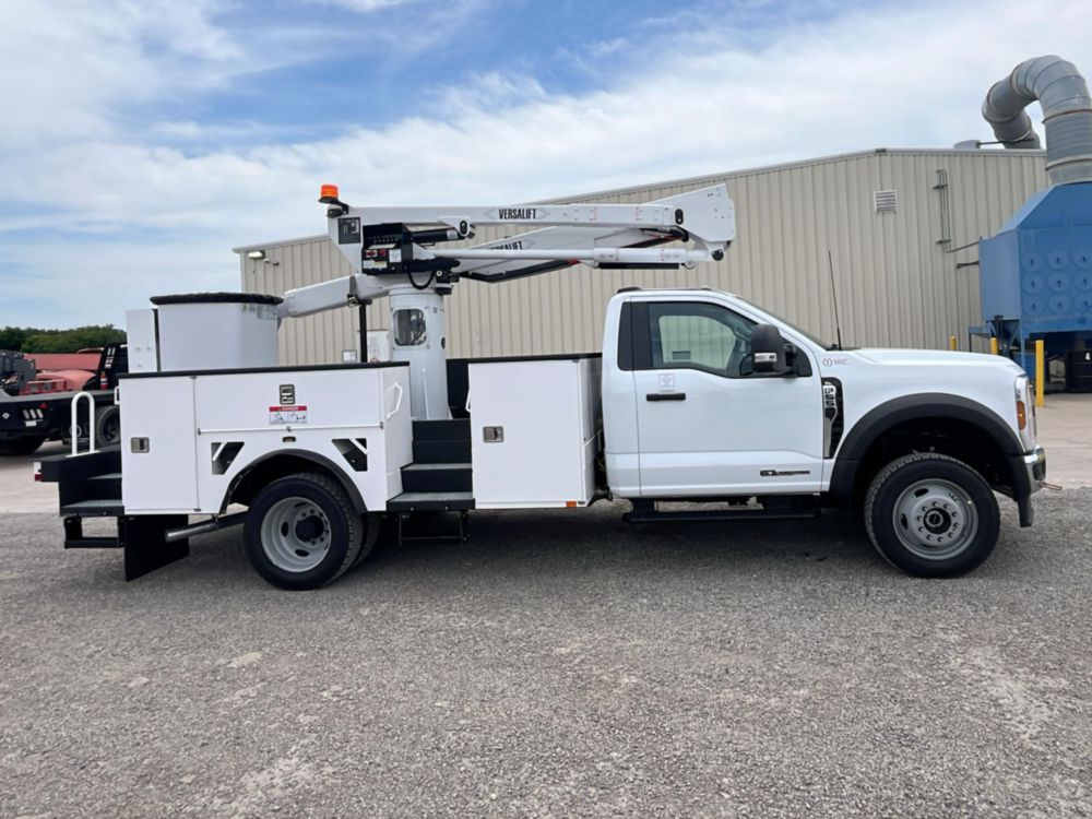 Ford F550 4x4 Versalift SST-40-EIH Bucket Truck
