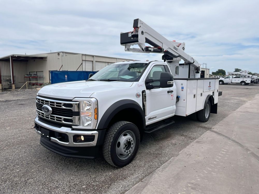 Ford F550 4x4 Versalift SST-40-EIH Bucket Truck
