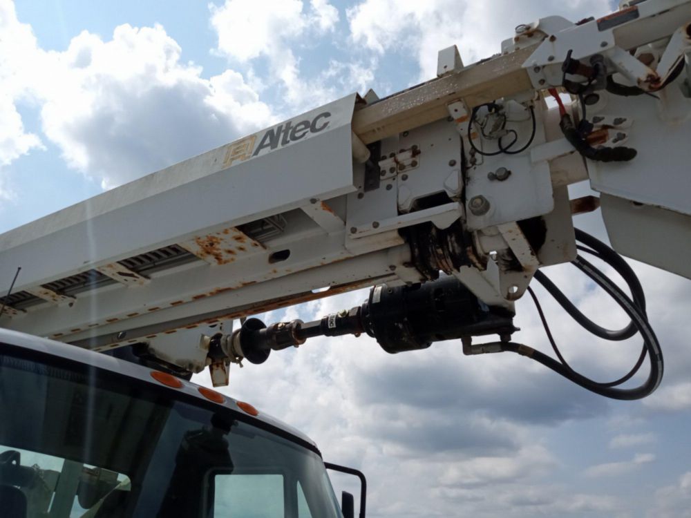 2017 Digger Derrick