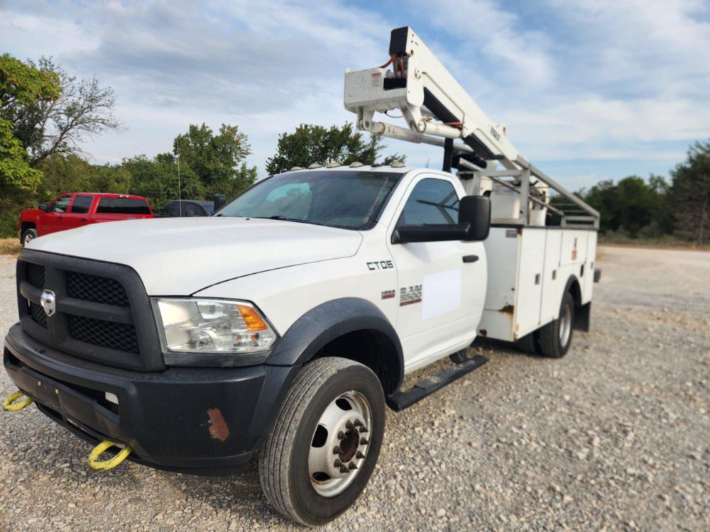 2017 Dodge Ram 5500 Versalift SST-40EIH-01 Bucket Truck