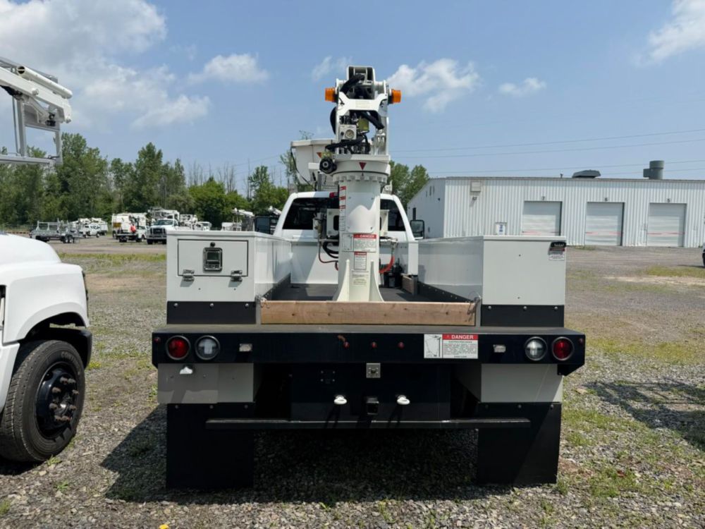 New 2022 Chevrolet 5500 4x2 Posi+ 700-40 Cable Placer Truck